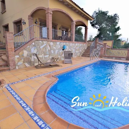 Bruna With Pool R027
