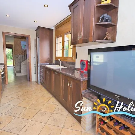 Villa Bruna With Pool R027 *